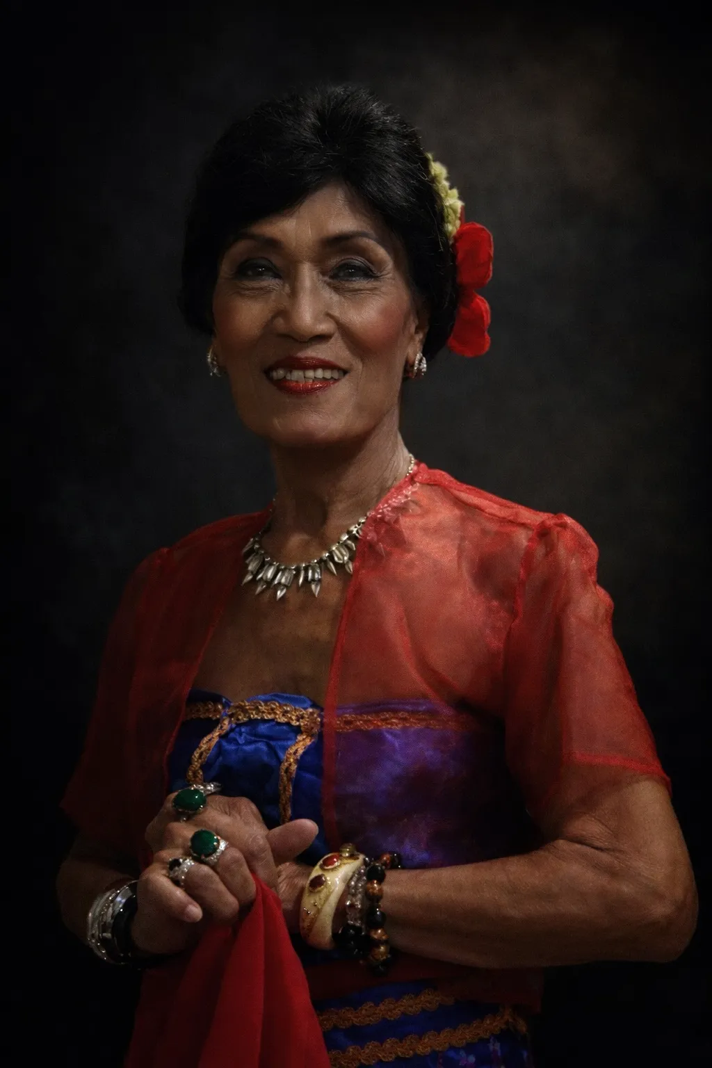 Tessy Srimulat: Perjalanan Karier, Kontroversi, dan Warisan Legenda Komedi Indonesia